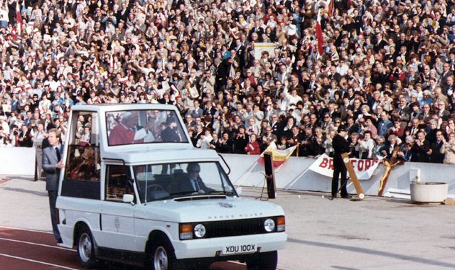 Pope John Paul II addresses the 24,000-strong Polish crowd